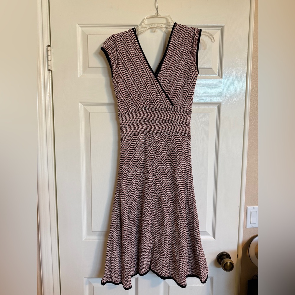 Nine West Knit Midi Dress Small Pink White Black Pattern
